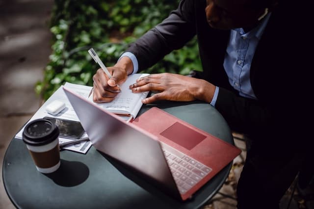 Why Clear And Simple Writing Always Wins In Marketing
