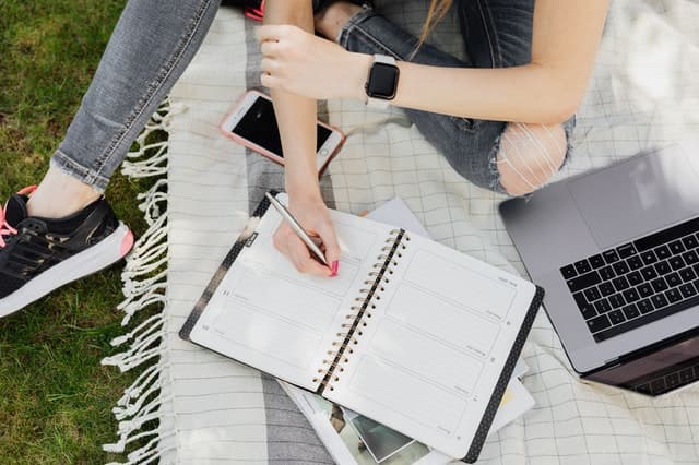 Is 'Show, Don't Tell' Good Writing Advice For Copywriters?